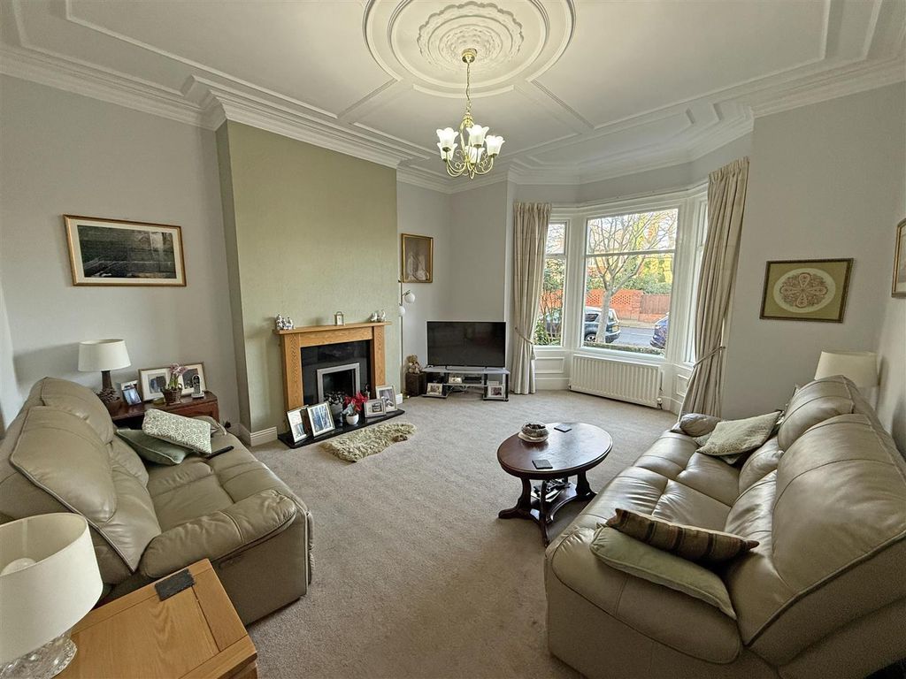 5 bed property for salePreston Avenue, North Shields NE30 photo 2