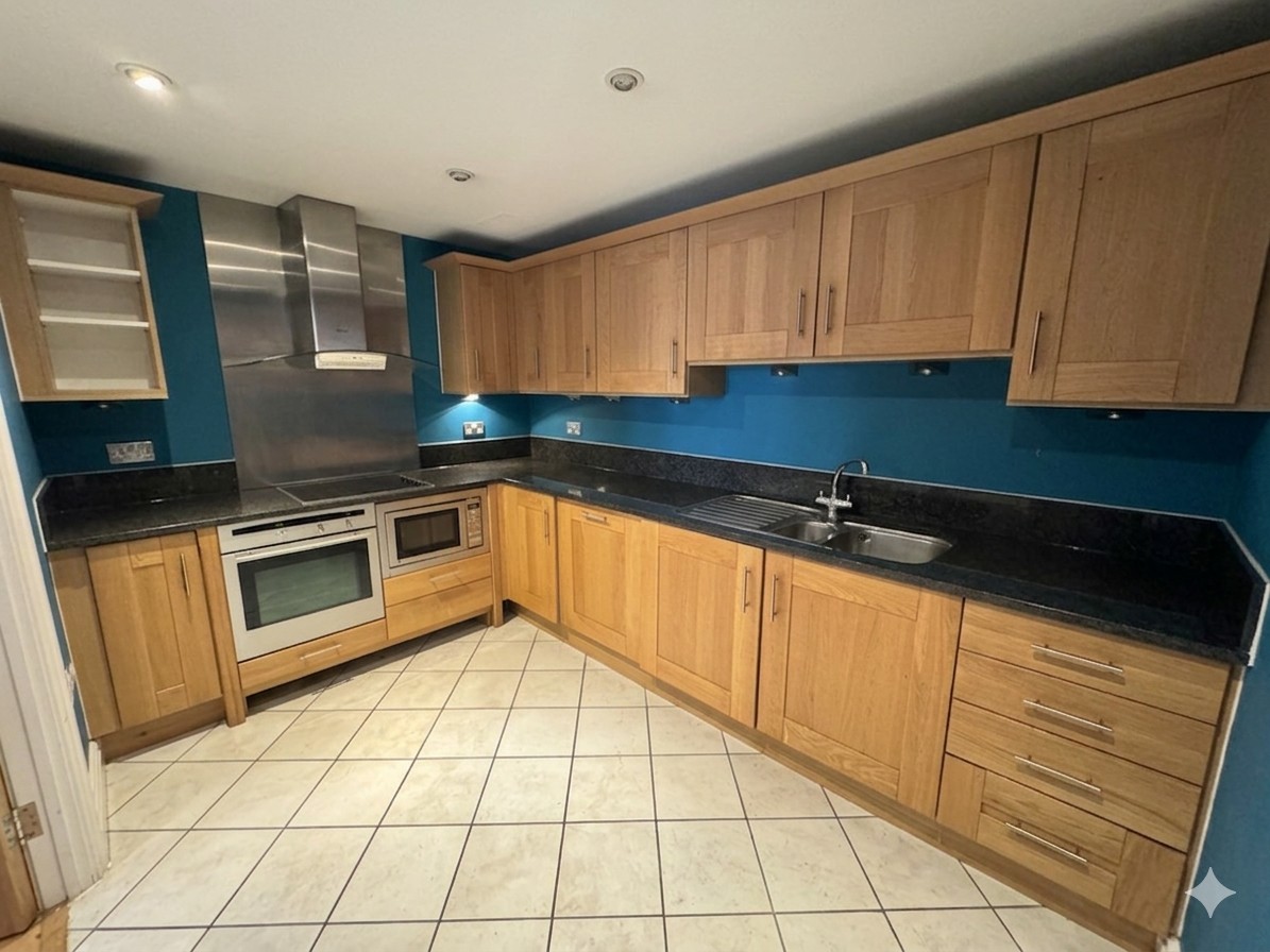 2 Bed Flat, Victoria House, EC4Y, N1 7GU photo 3
