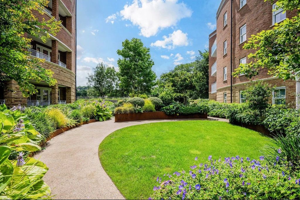2 bed flat for saleOxted RH8