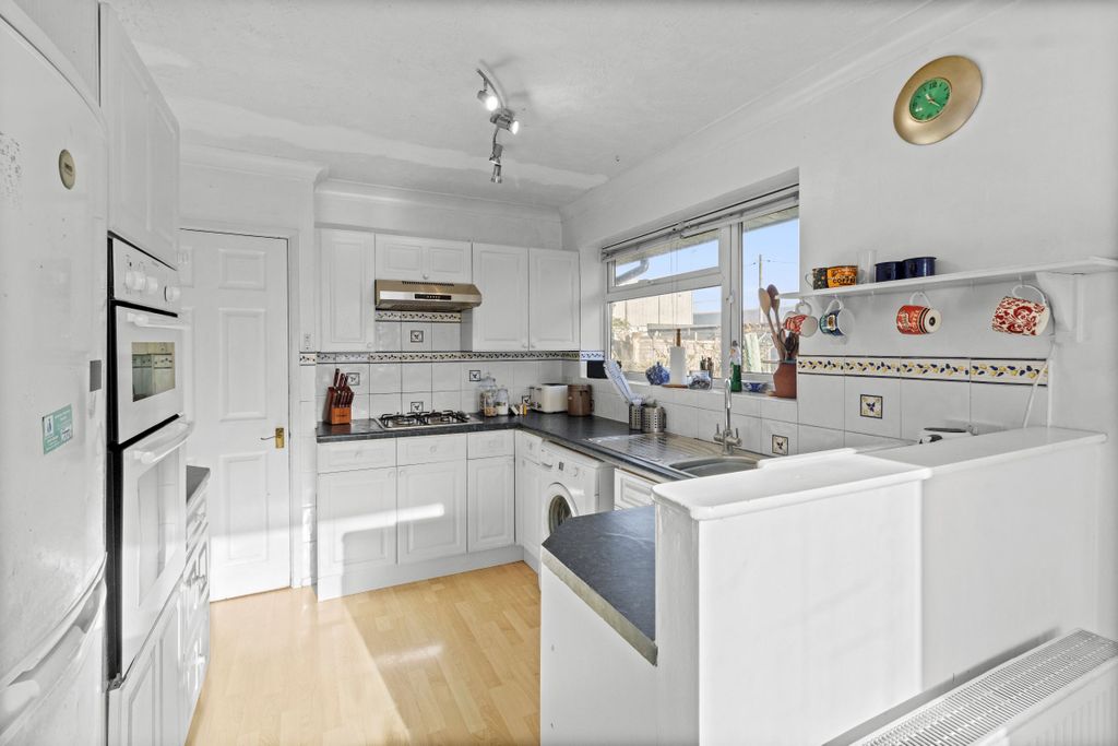 Additional image 10 of 4 bed chalet for saleRailway Road, Newhaven BN9
