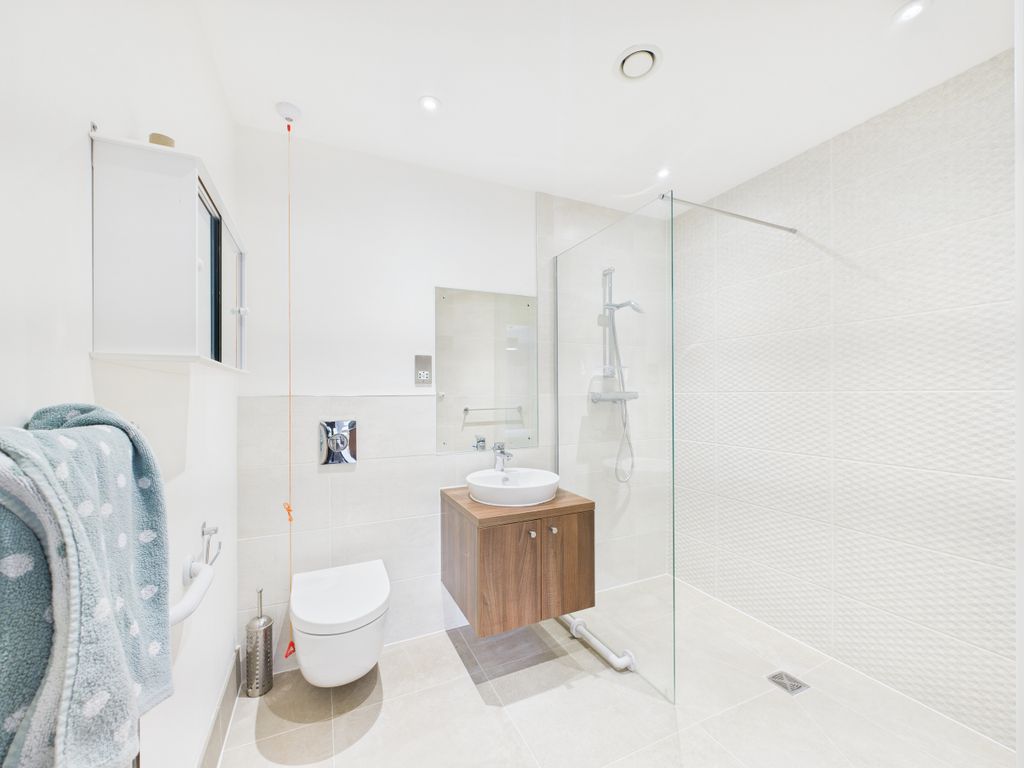Additional image 10 of 2 bed flat for saleThe Retreat, Princes Risborough, Buckinghamshire HP27