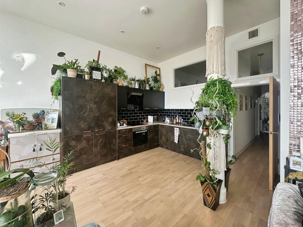 2 bed flat for saleMather Lane, Leigh WN7 photo 5