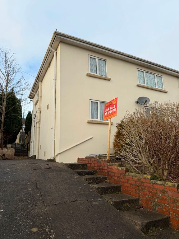 3 bed semi-detached house for sale5 Maes Yr Haf, Llanelli SA15