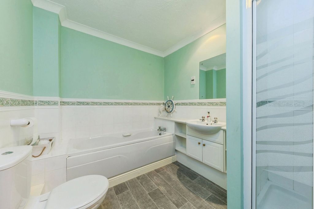 Additional image 4 of 2 bed flat for saleEastgate, Macclesfield, Cheshire SK10