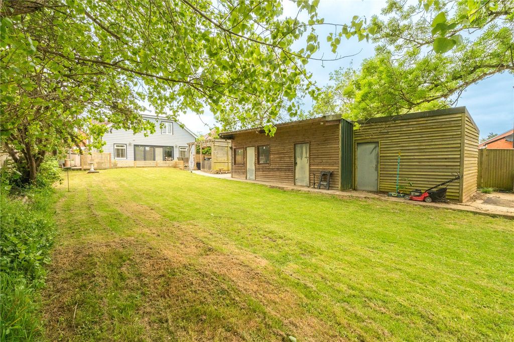 4 bed detached house for saleDittons Road, Polegate, East Sussex BN26 photo 2