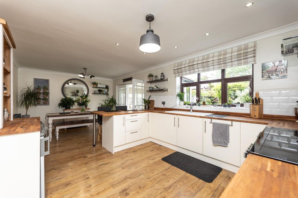 Additional image 3 of 4 bed detached house for saleHighfield Road, Pontefract WF8