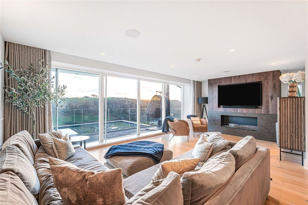 Additional image 8 of 4 bed detached house for saleWoodlands, Pentire Crescent, Newquay, Cornwall TR7