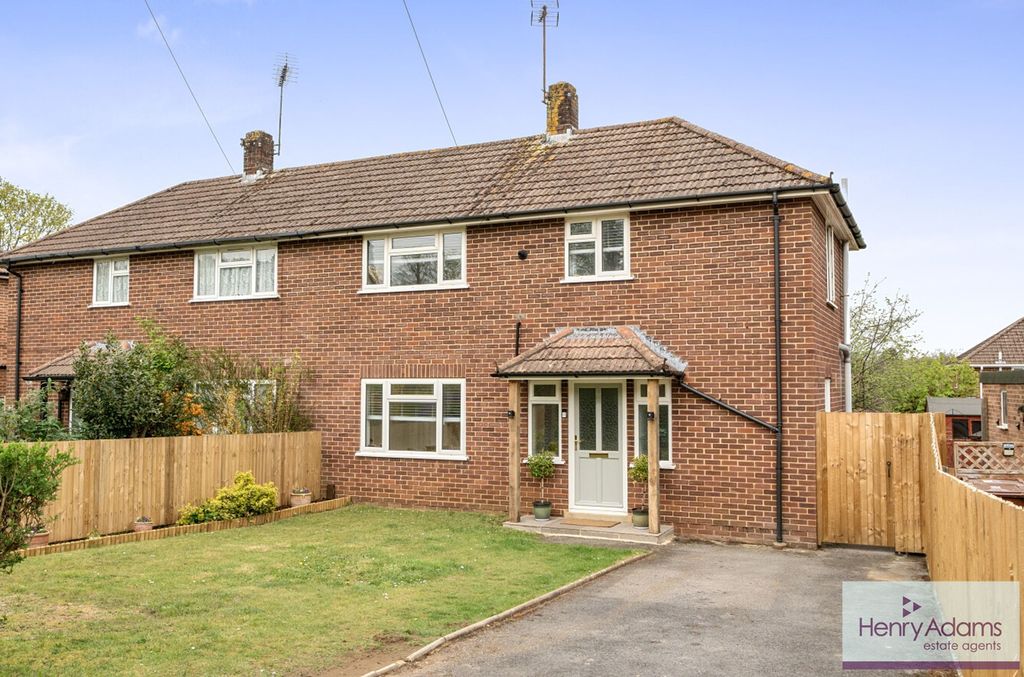 3 bed semi-detached house for saleCardew Road, Liss GU33