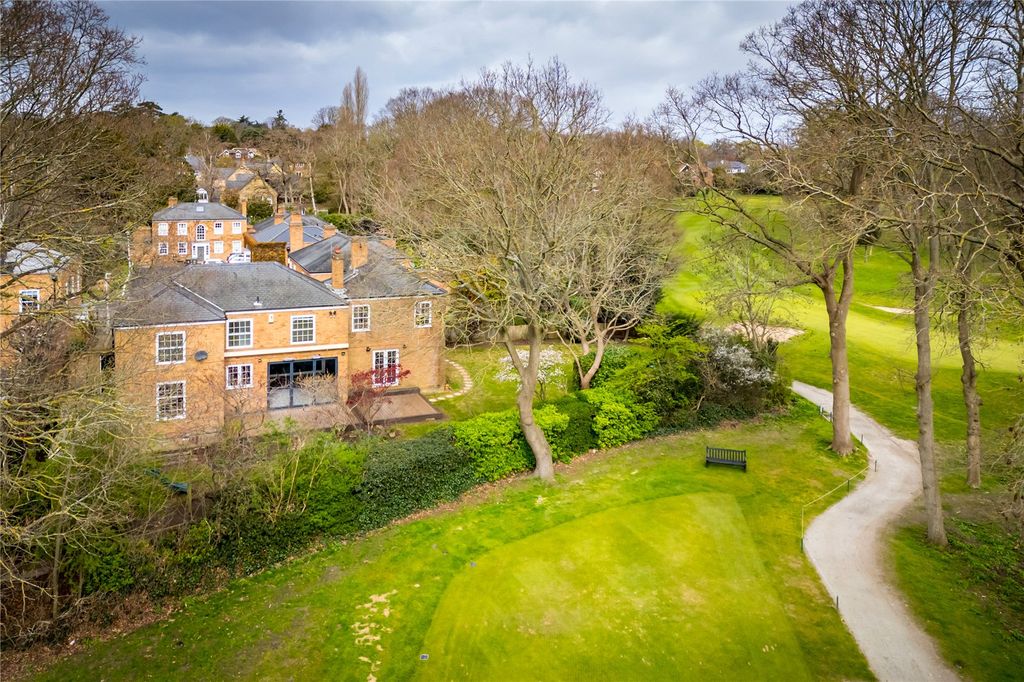 5 bed detached house for saleThe Moat, New Malden, Surrey KT3