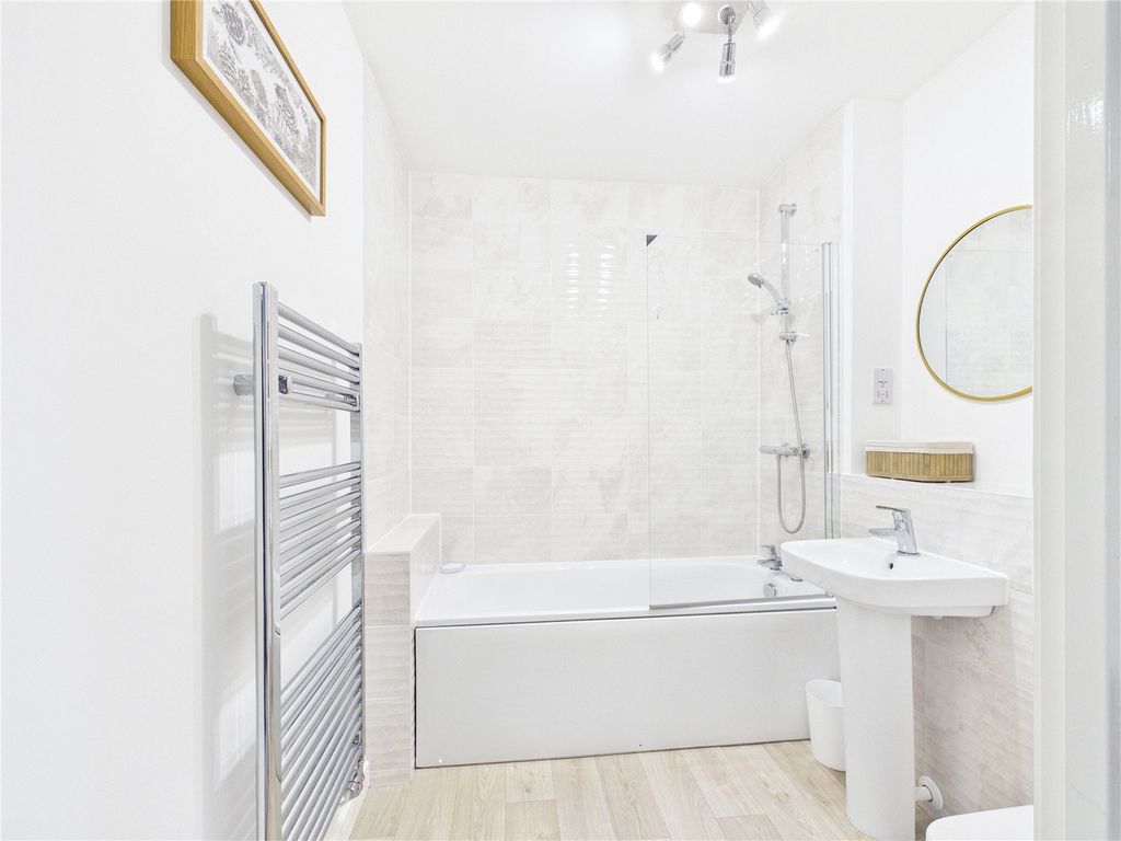 Additional image 6 of 2 bed flat for saleWestminster Road, Macclesfield, Cheshire SK10