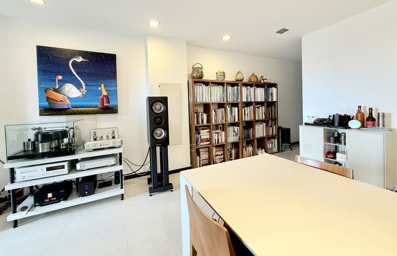 27 Robin Road photo 3