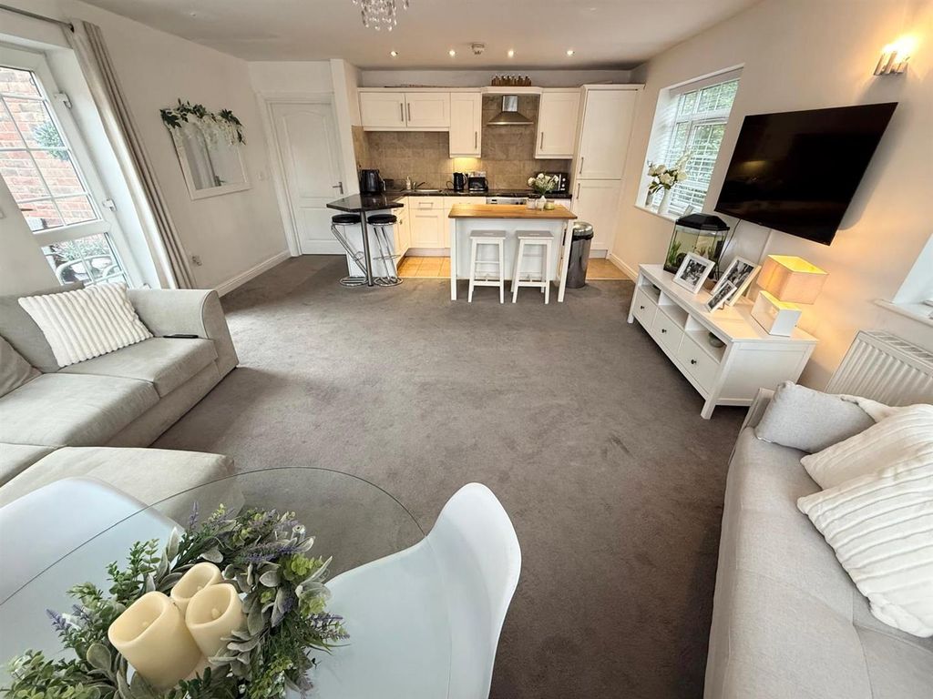 Additional image 3 of 2 bed flat for saleElizabeth Street, Macclesfield SK11