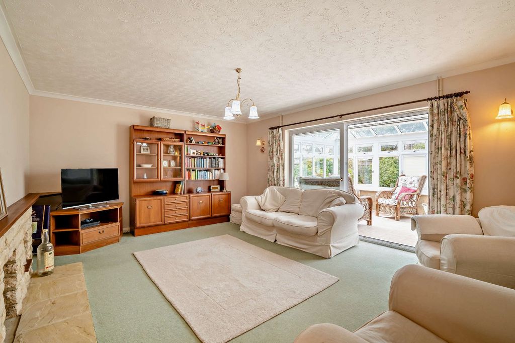 Additional image 3 of 3 bed bungalow for saleKingsmead, Lechlade, Gloucestershire GL7