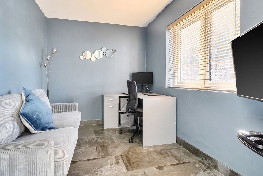 Additional image 21 of 4 bed semi-detached house for saleEssex Street, Newbury RG14