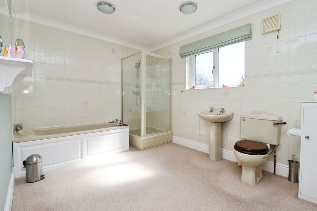 Additional image 11 of 2 bed detached bungalow for saleLegsby Road, Market Rasen LN8