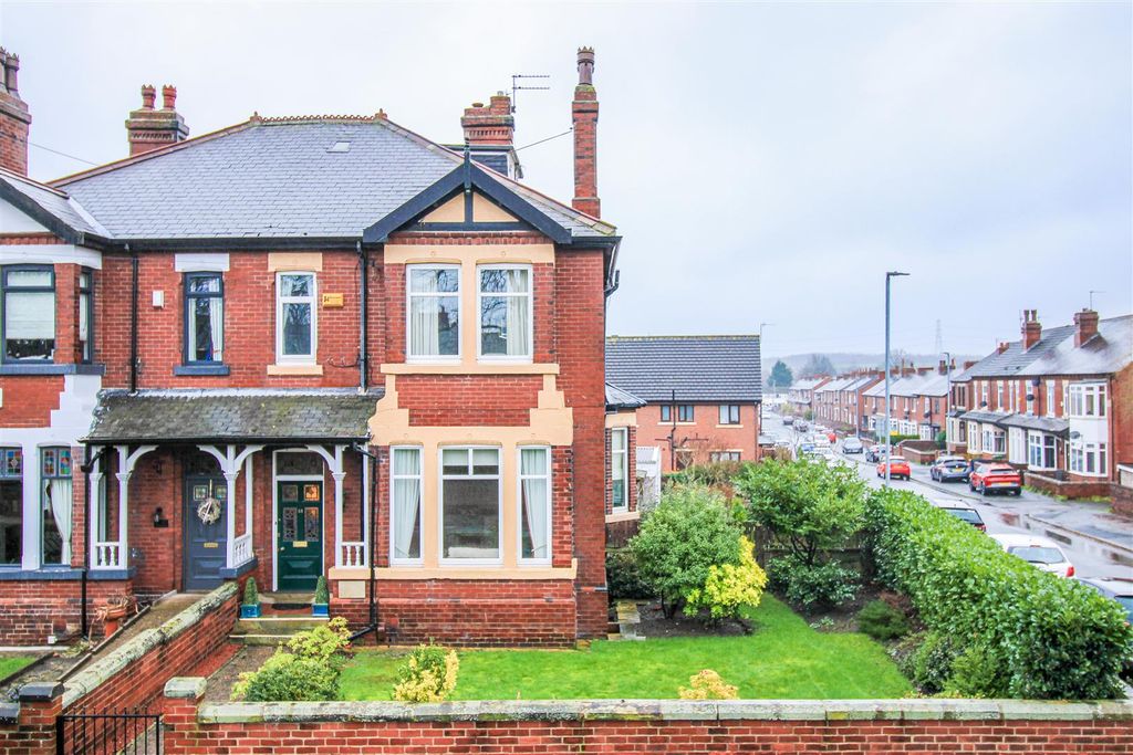 6 bed semi-detached house for saleChurch Lane, Normanton WF6
