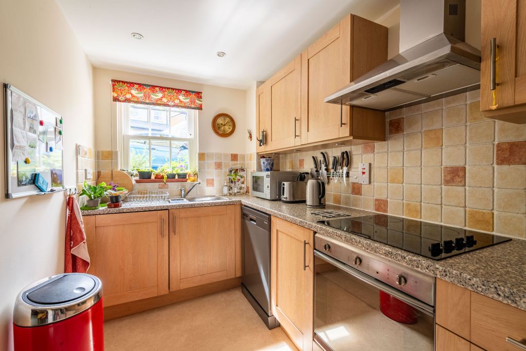 2 bed flat for saleCastle Heights, Lynton EX35 photo 5