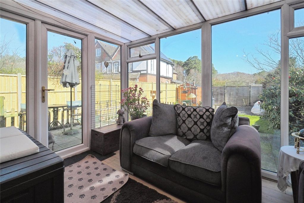 3 bed semi-detached house for salePrinces Crescent, Lyndhurst SO43 photo 5