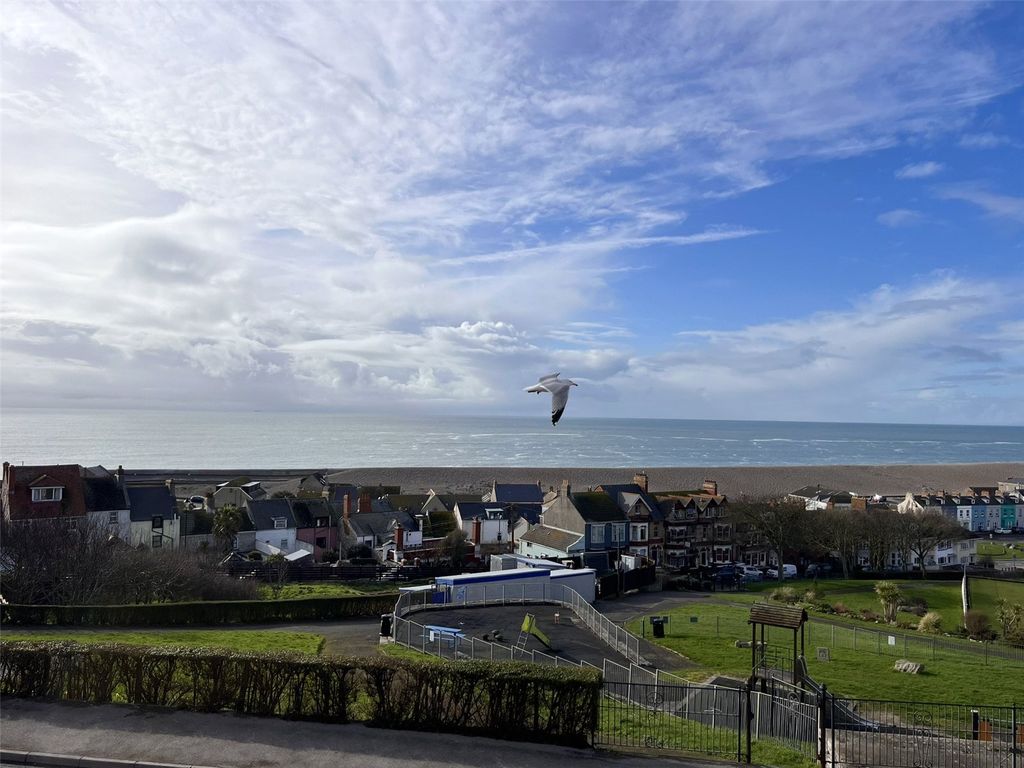 2 bed flat for saleCastle Road, Fortuneswell, Portland, Dorset DT5