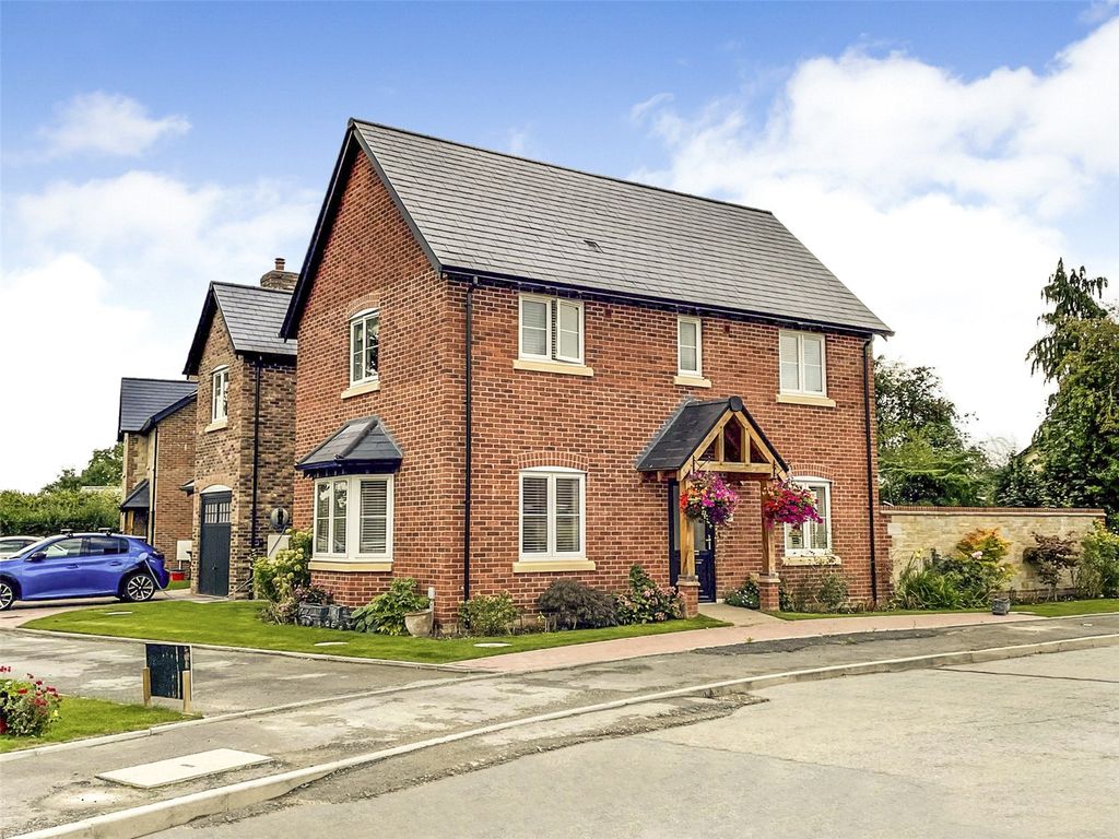 3 bed detached house for saleMaes Sarn Wen, Four Crosses, Llanymynech, Powys SY22
