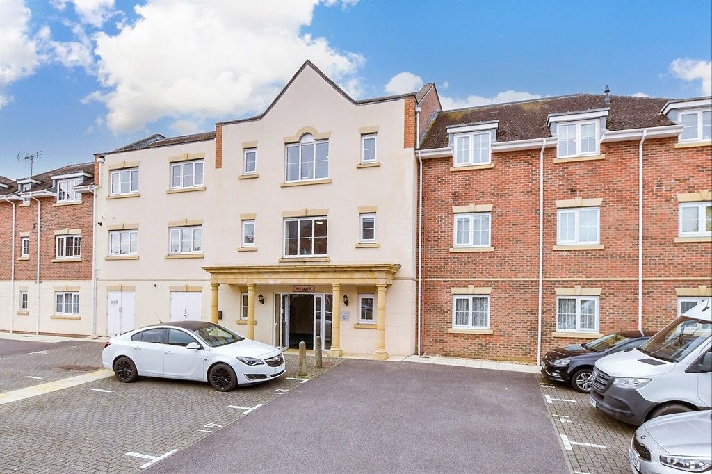 2 bed flat for saleSpiro Close, Pulborough, West Sussex RH20