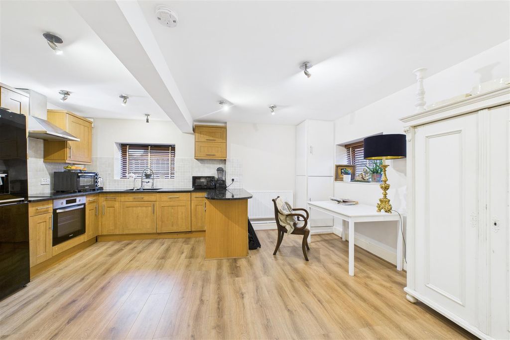 Additional image 3 of 2 bed flat for saleGeorge Street, Newark NG24