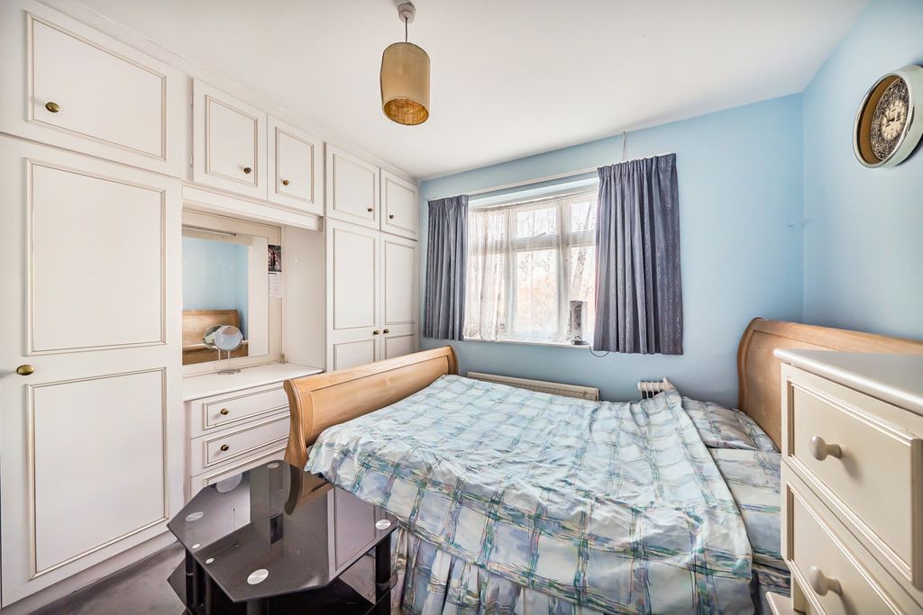 Additional image 6 of 4 bed semi-detached house for saleKingshill Avenue, Northolt UB5