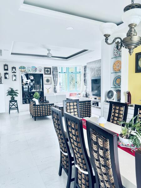 162 Mariam Way photo 3
