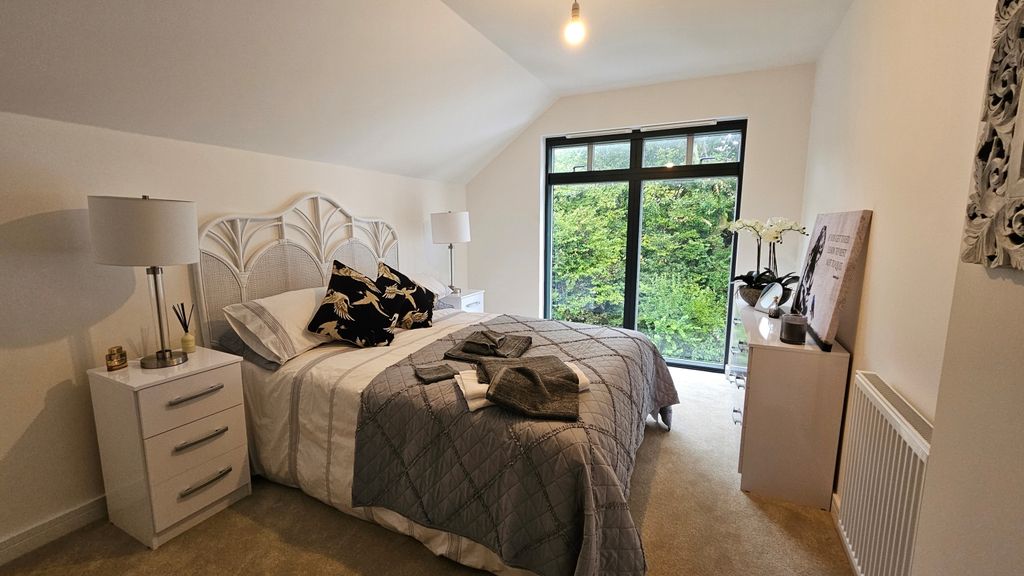 Additional image 4 of 2 bed flat for saleThe Yard, Lostwithiel, Cornwall PL22