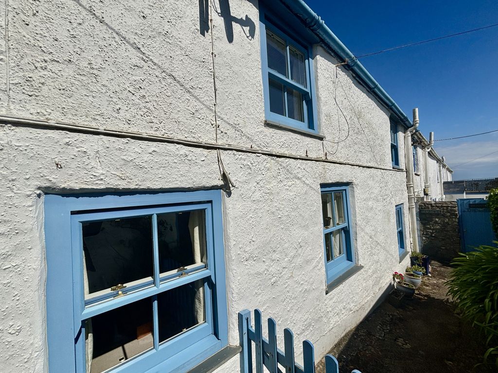 2 bed terraced house for salePhillips Court, Marazion TR17