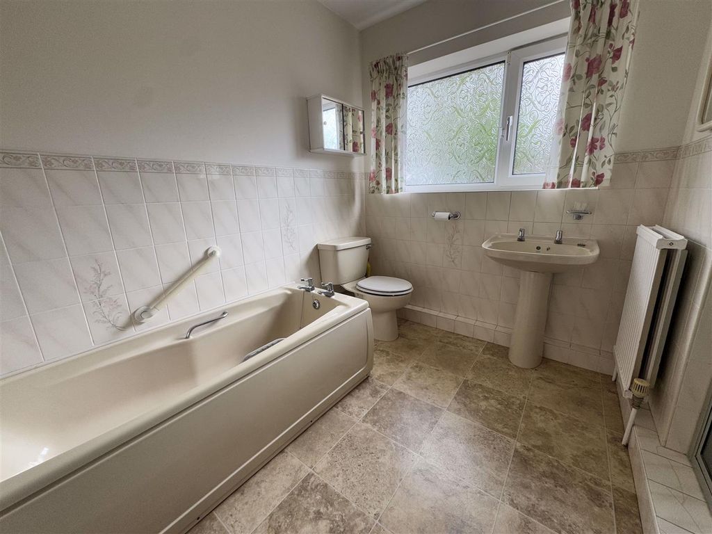 Additional image 19 of 3 bed detached bungalow for saleKnottingley Road, Pontefract WF8