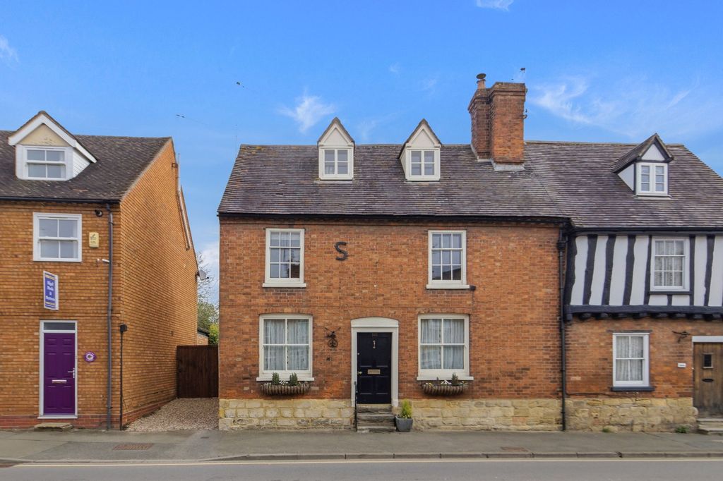 4 bed end terrace house for sale105 High Street, Pershore, Worcestershire. WR10
