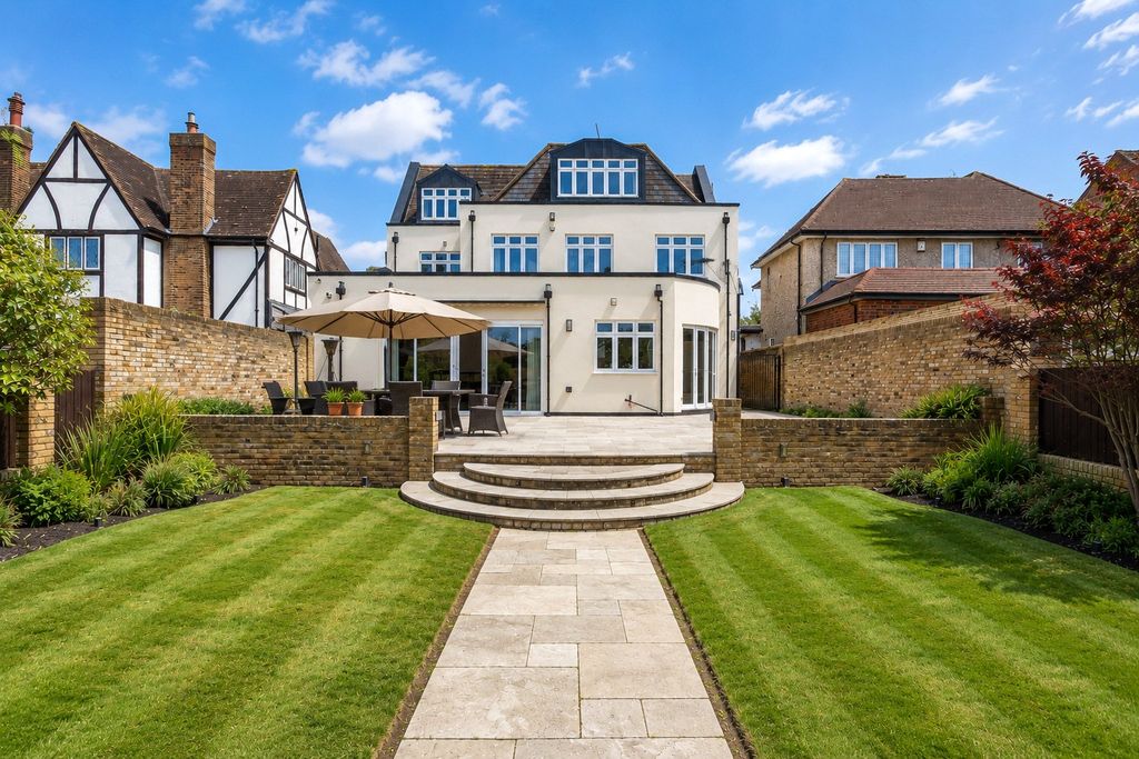 Additional image 23 of 7 bed detached house for saleManor Road, Potters Bar, Hertfordshire EN6