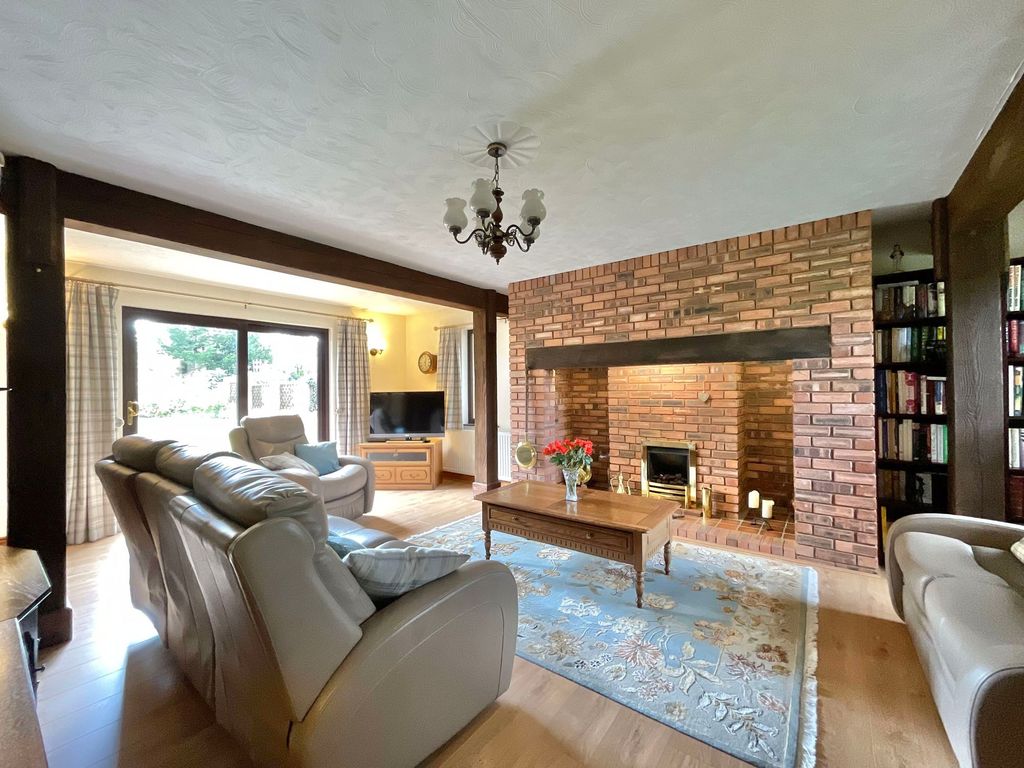 4 bed detached house for saleThe Paddock, Willaston CW5 photo 2