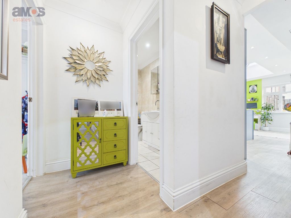 Additional image 13 of 2 bed flat for saleGrand Parade, Leigh-On-Sea SS9