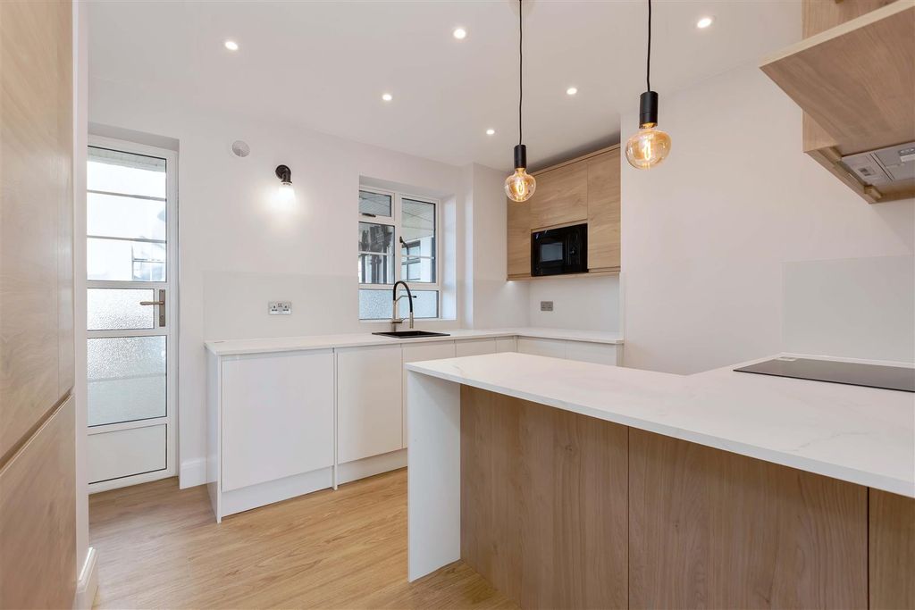 Additional image 2 of 3 bed flat for saleBrighton Road, Worthing BN11