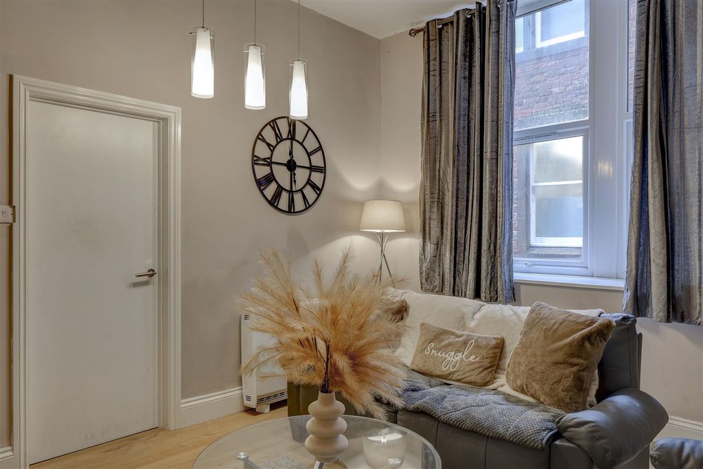 8 bed property for saleCastlegate, Penrith CA11 photo 4