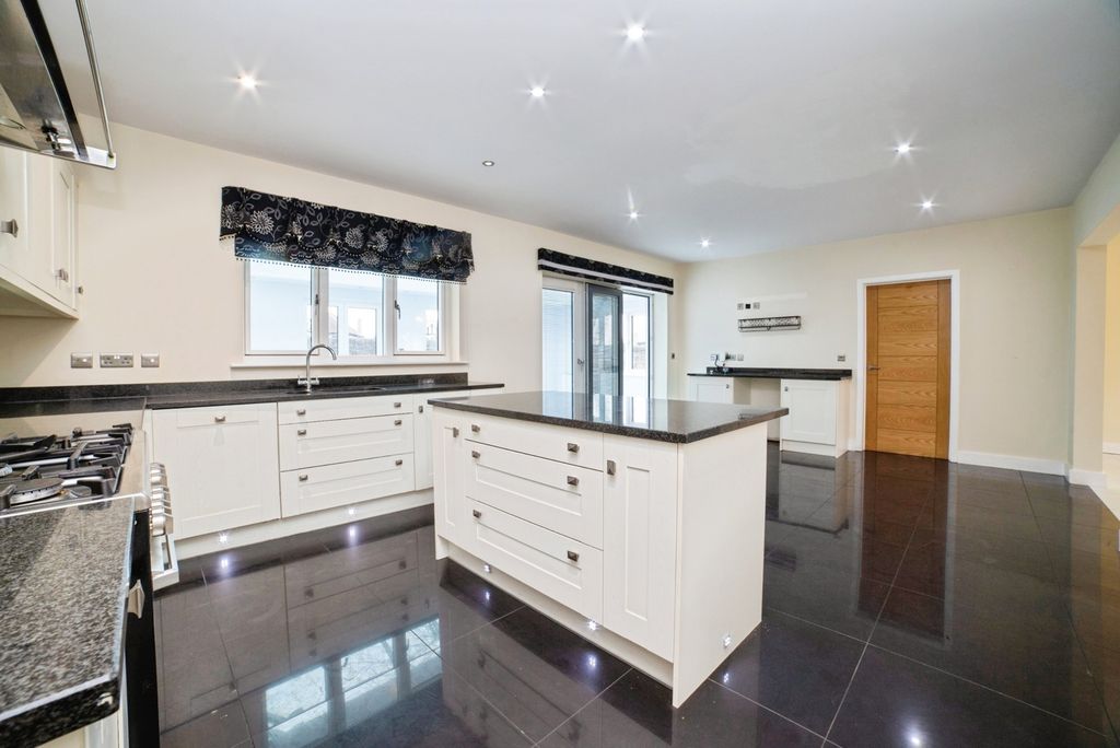 5 bed detached house for saleBlack Scotch Close, Mansfield, Nottinghamshire NG18
