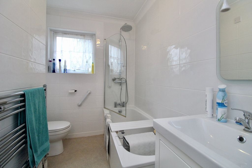 Additional image 8 of 2 bed flat for saleBelmore Lane, Lymington SO41