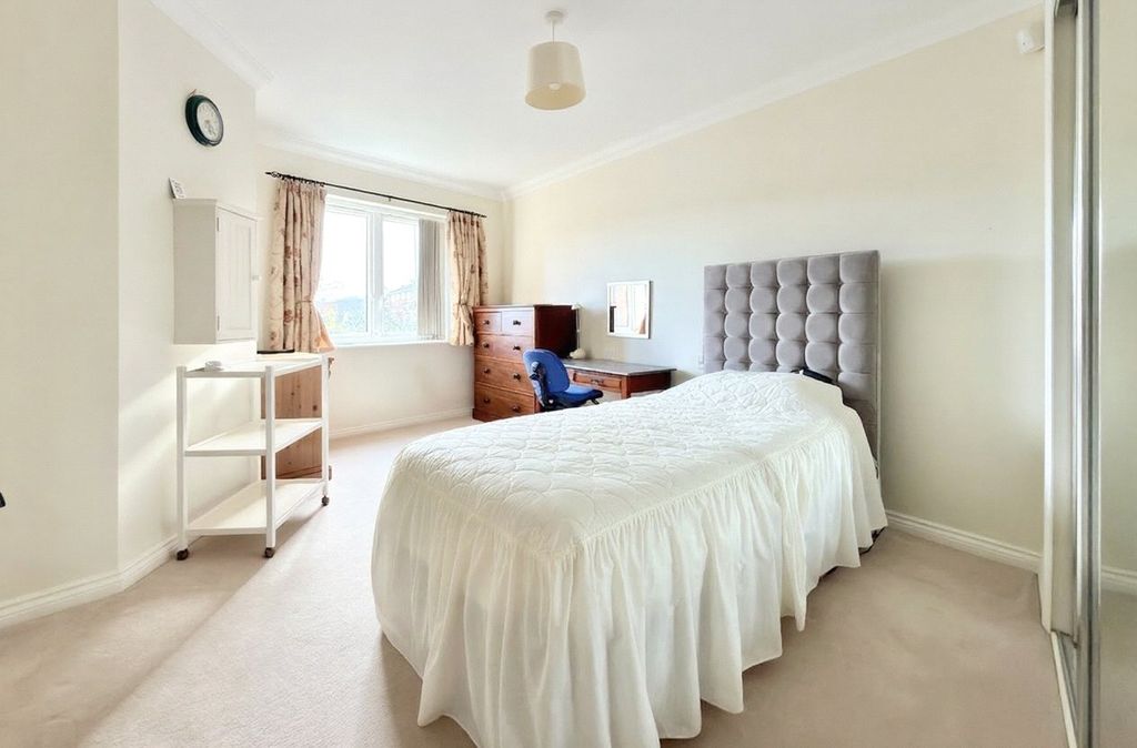 1 bed flat for saleSouth Lawn, Sidmouth, Devon EX10 photo 4