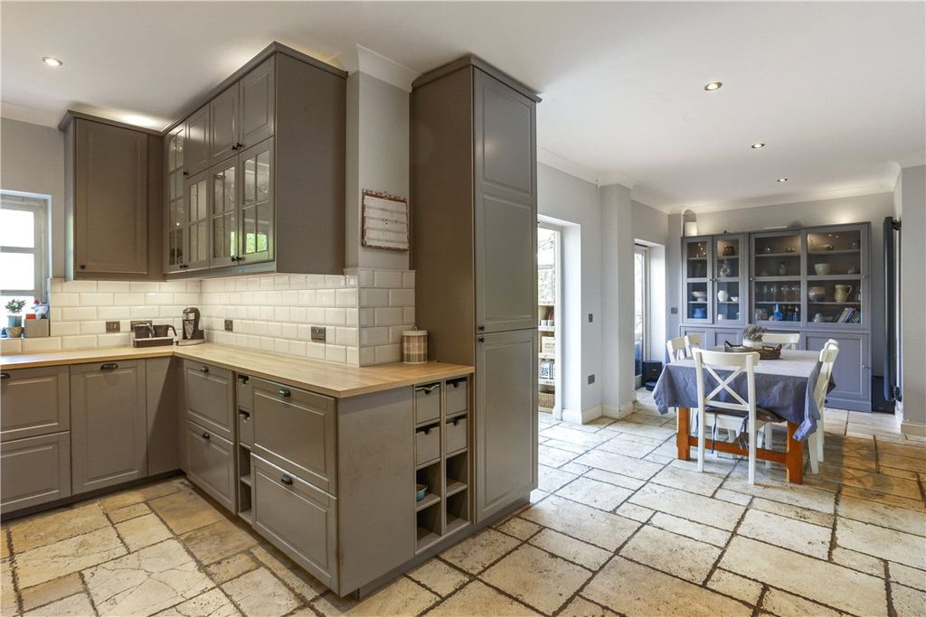 Additional image 7 of 6 bed detached house for saleKelham Gardens, Marlborough, Wiltshire SN8