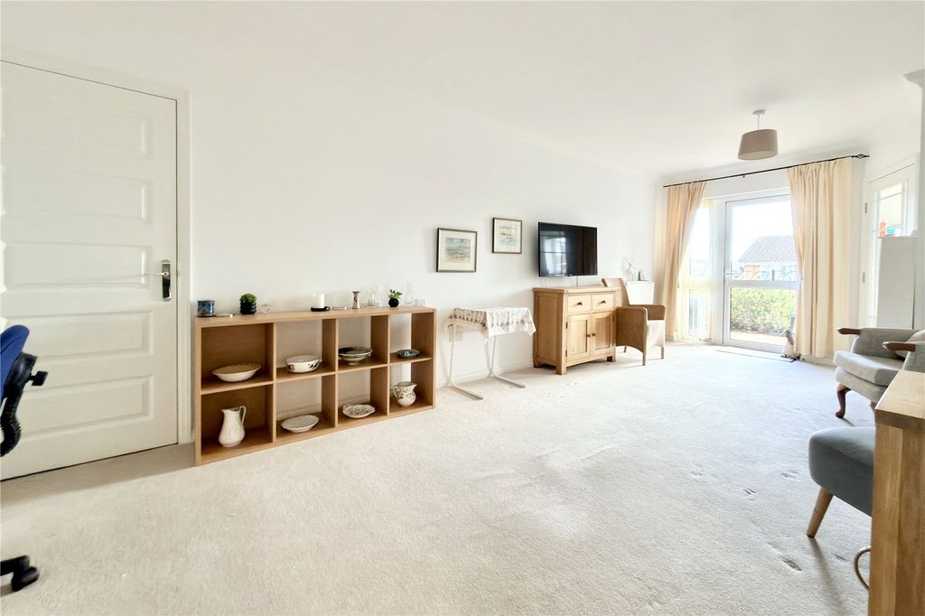 1 bed flat for saleSouth Lawn, Sidmouth, Devon EX10 photo 2