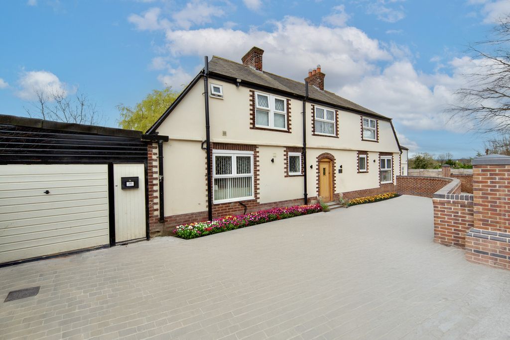 4 bed detached house for saleRaby Park Road, Neston CH64