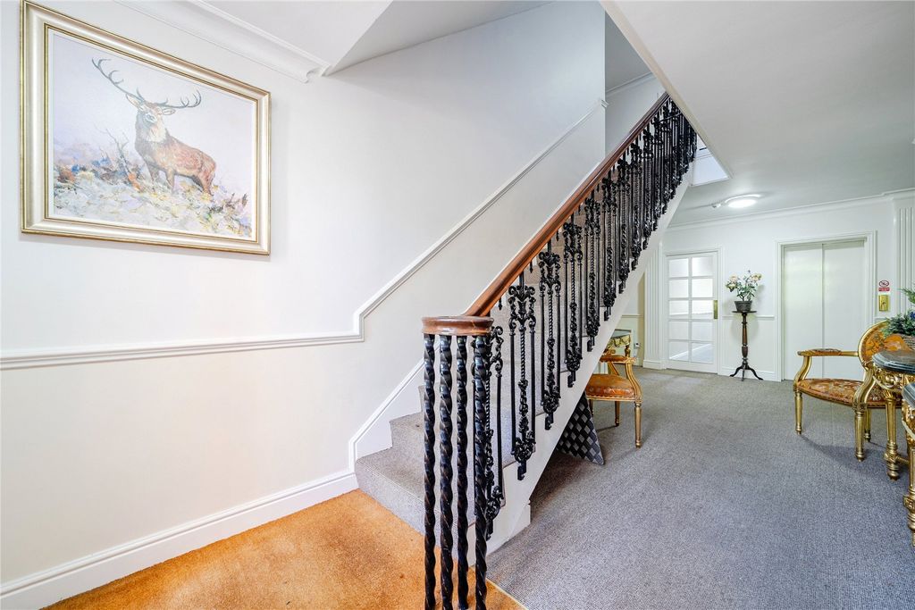 2 bed flat for saleStation Road, Orpington BR6 photo 2