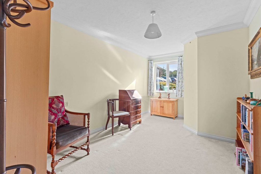 Additional image 8 of 2 bed flat for saleWellington Avenue, Princes Risborough HP27