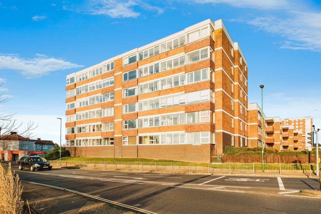 2 bed flat for saleBrighton Road, Lancing BN15