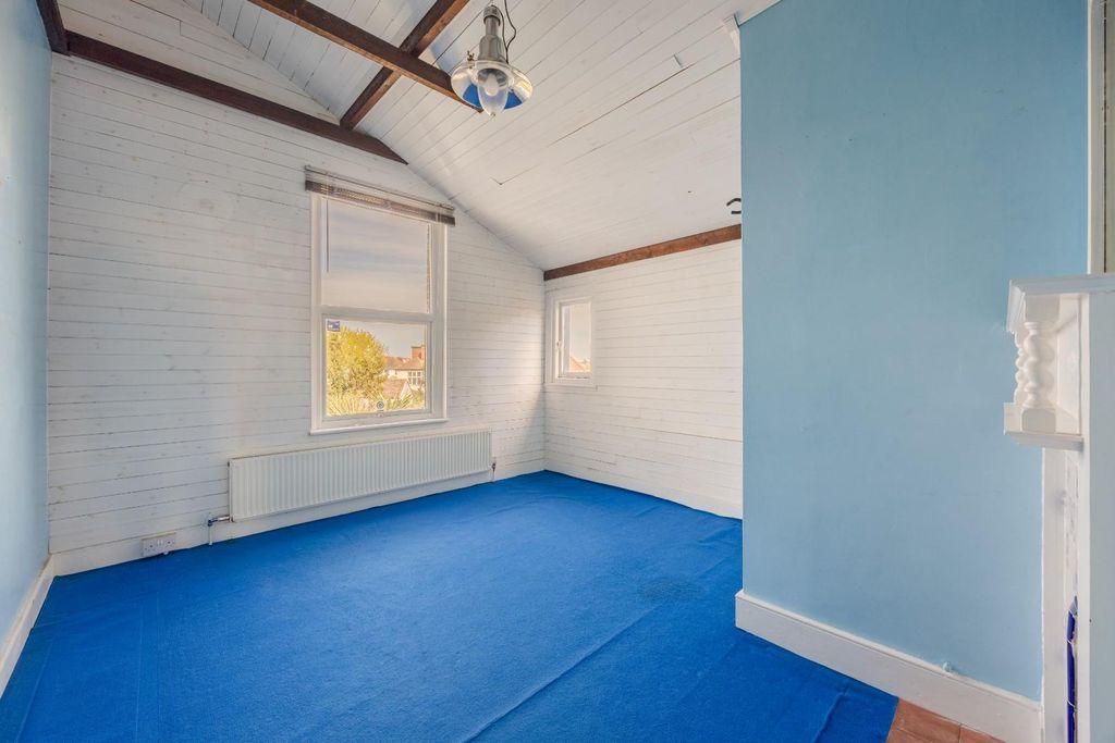 Additional image 15 of 3 bed flat for saleCliff Gardens, Leigh-On-Sea SS9
