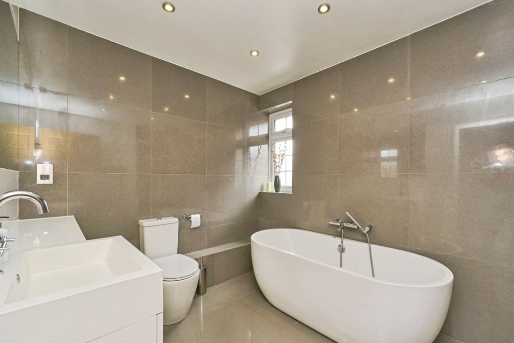 Additional image 5 of 5 bed detached house for saleMaria Theresa Close, New Malden KT3