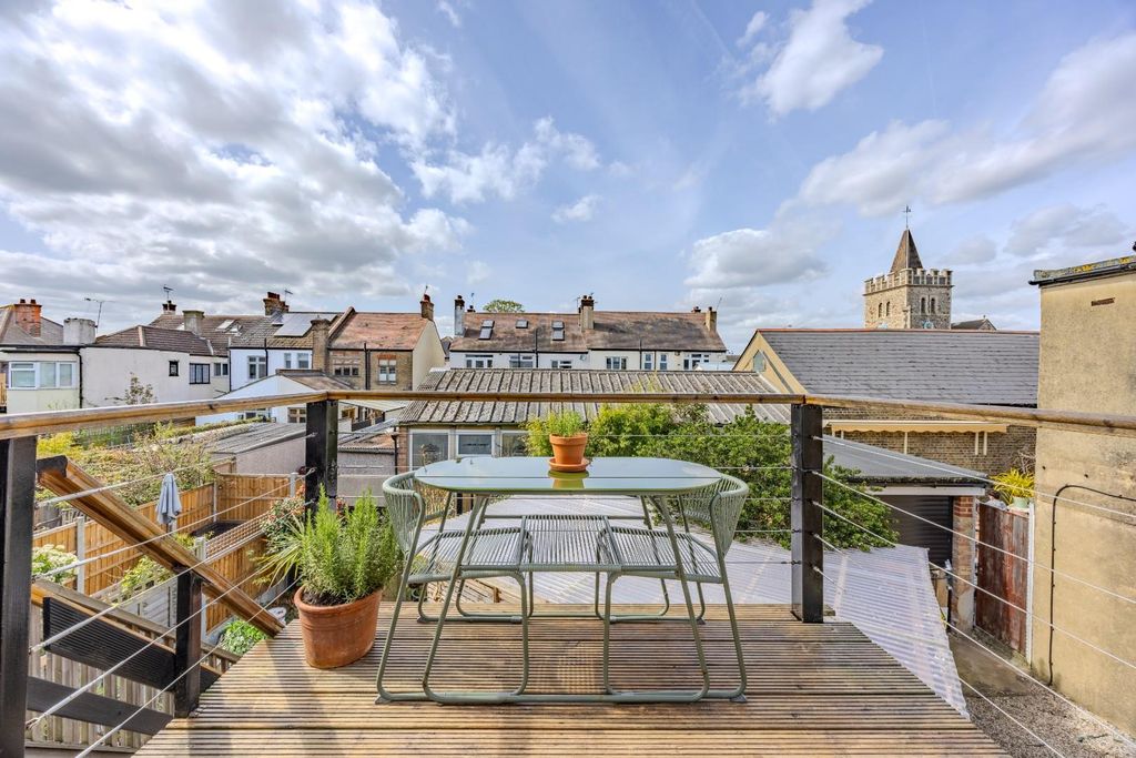 Additional image 20 of 3 bed flat for saleCarlton Drive, Leigh-On-Sea SS9
