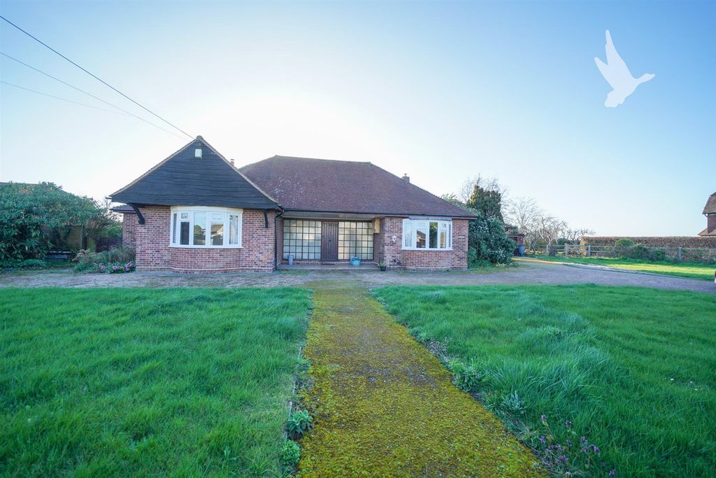 4 bed bungalow for saleWindmill Road, Bradfield, Manningtree CO11